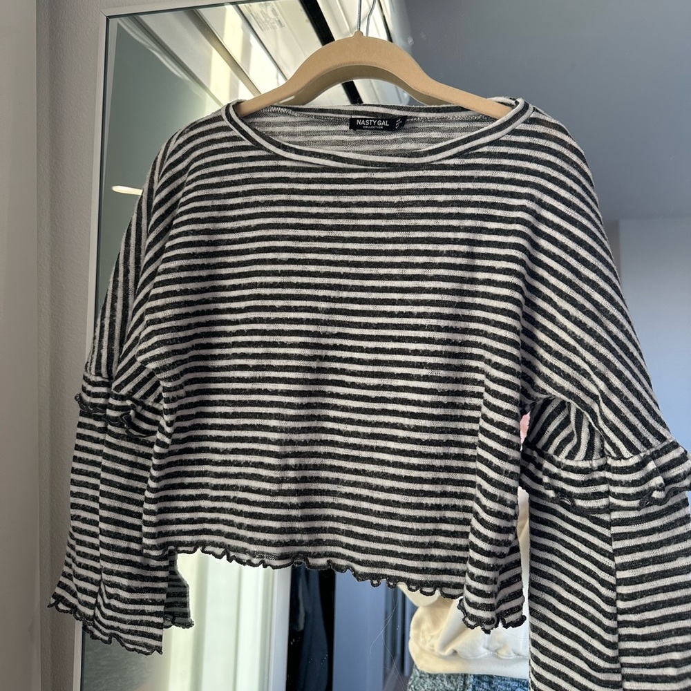 Nasty Gal Striped Ruffle Bell Sleeve Crop Top | 2 | Black & White